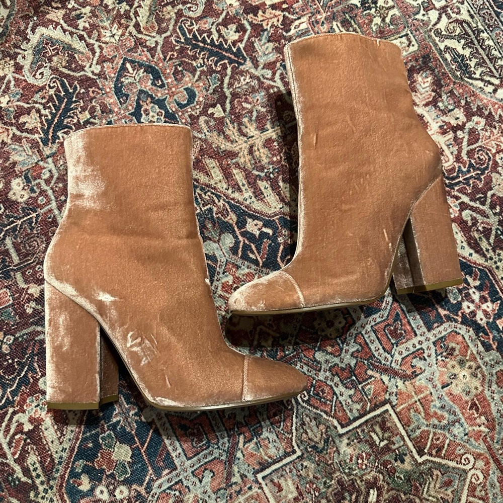 Kendall & Kylie Velvet Heeled Boots in Blush
